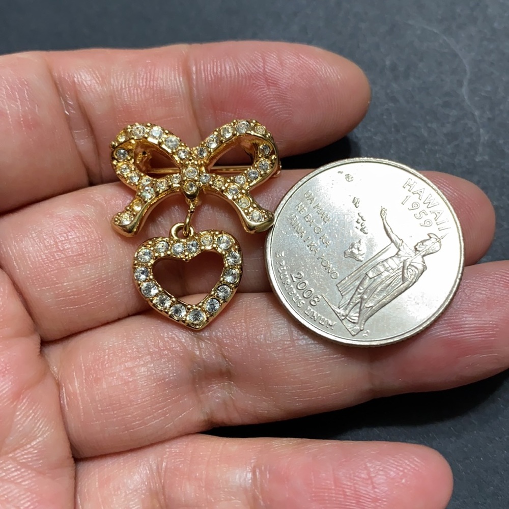 🖤NEW💕Swarovski dangling heart ribbon 🎀 brooch - Picture 5 of 10